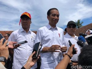 Jokowi Bantah Pakai Earpiece Saat Debat: Fitnah Nggak Bermutu