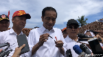 Saat Jokowi Pamer Pulpen yang Dituding Jadi Alat Komunikasi Debat