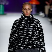 Desainer Tampilkan Busana Bermotif Sperma di London Fashion Week