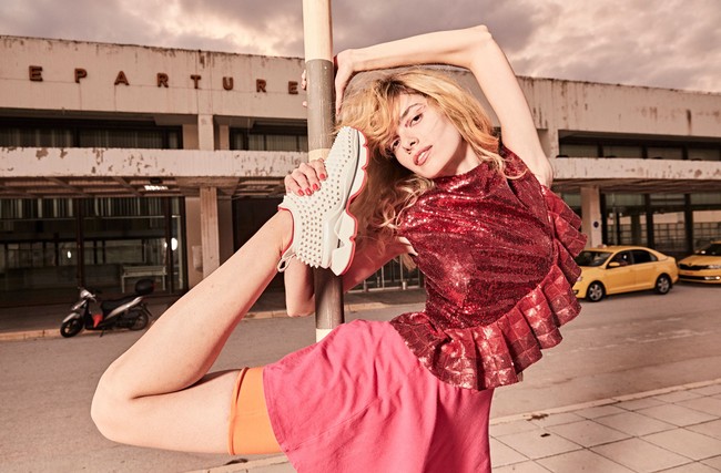 Meski bergaya sporty, koleksi ini tetap hadir dengan sol merah Louboutin yang ikonis itu. (Foto: Dok. Christian Louboutin)