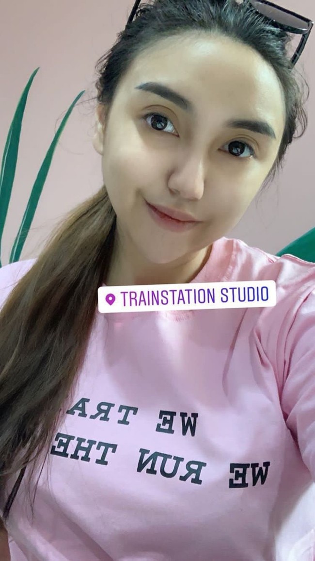 Dari curhatannya di Instagram story, ia mengungkap sering sakit hati dengan komentar netizen. Ia merasa tidak kuat dan berencana untuk melepas hijabnya. Foto: Instagram/salmafinasunan