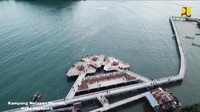Di Kota Jayapura, penataan permukiman Hamadi dilakukan sejak tahun 2017 dengan melakukan pekerjaan fisik meliputi, jalan gertak beton sehingga mempermudah akses menuju pelelangan ikan dan pariwisata di permukiman nelayan dan Ruang Terbuka Publik. Anggaran berasal dari APBN tahun 2017 sebesar Rp 49,46 miliar. Dok. Kementerian PUPR.