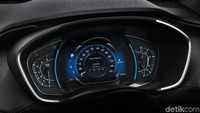 New 7 Cluster Supervision with TFT Color LCD yaitu cluster dengan LCD sebesar 7 inch dengan kualitas premium dan tampilan yang jernih dan moderen. Cluster LCD 7 inch ini dengan dua pilihan display yaitu Analog Mode Display dan Digital Mode Display serta memiliki koneksi dengan fitur Drive Mode, yang memberikan tampilan warna display cluster yang berbeda pada saat fitur Drive Mode diaktifkan, Drive Mode Smart dan Comfort dengan display LCD berwarna biru, Drive Mode Sport dengan display LCD berwarna merah Drive Mode Eco dengan display LCD berwarna hijau Foto: Hyundai