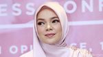 Segarkan Harimu dengan Penampilan Dewi Sandra