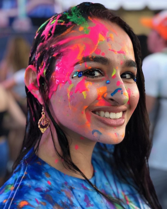 Jazz Jennings dikenal sebagai model, bintang realiti, YouTuber, dan aktivis LGBT remaja. Ia pun jadi perbincangan setelah menjadi model untuk iklan produk pisau cukur dari brand Gillete. Foto: Instagram @jazzjennings_