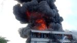Gudang di Kawasan Industri Maspion Terbakar, Asap Membubung Tinggi