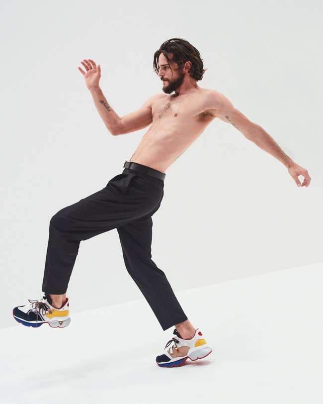 Memadukan teknologi terkini dengan ketrampilan tangan, koleksi sepatu untuk pria dan wanita ini dilengkapi dengan bantalan yang terbuat dari busa khusus sehingga tetap nyaman saat berolahraga. (Foto: Dok. Christian Louboutin)