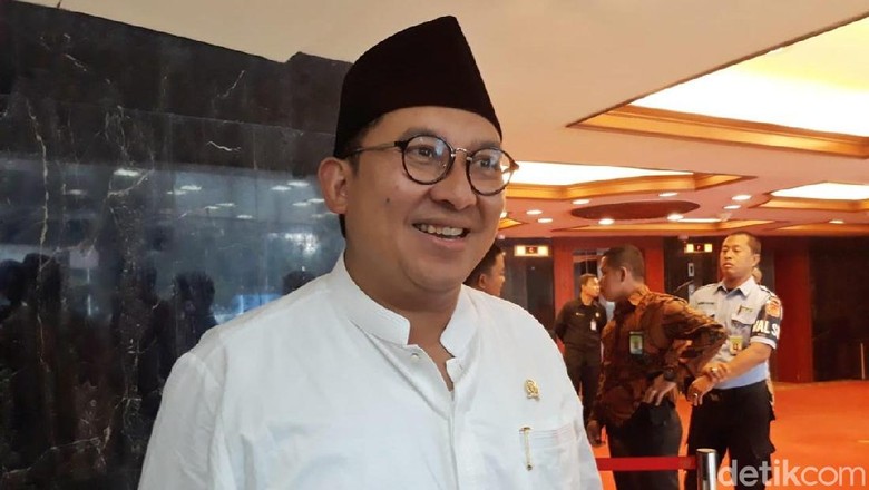 Jokowi Datang Sendiri ke Tambak Lorok, Fadli Zon: Apa Hebatnya? Jokowi Datang Sendiri ke Tambak Lorok, Fadli Zon: Apa Hebatnya?