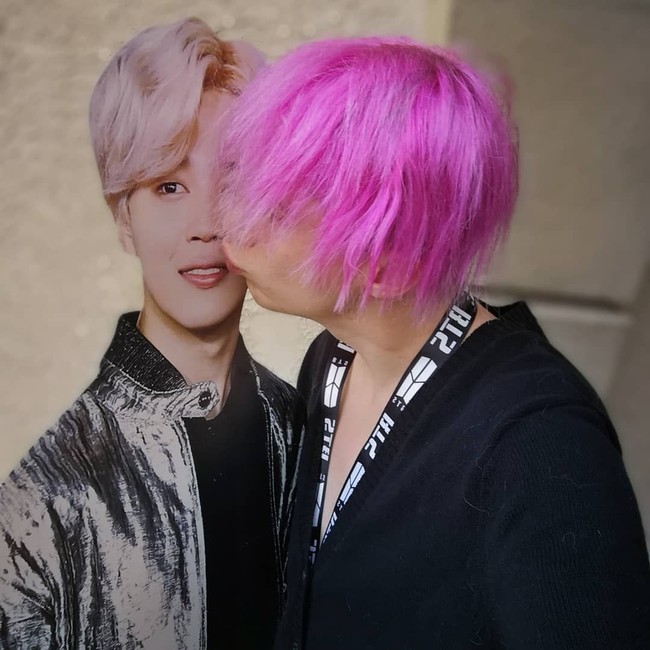 Oli London sudah menyukai Jimin sejak dia tinggal di Korea pada 2013, tahun yang sama dengan debut BTS. Sejak saat itu, model asal Inggris itu pun bercita-cita ingin punya wajah seperti Jimin. Foto: Instagram (@londonoli)