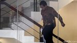 Senyum Sekjen DPR Saat Diperiksa KPK Terkait Suap Taufik Kurniawan
