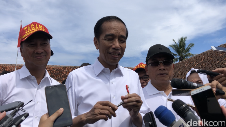 Jokowi Soal Kebakaran Hutan 3 Tahun Terakhir: Bukan Tak Ada, Turun 85% Jokowi Soal Kebakaran Hutan 3 Tahun Terakhir: Bukan Tak Ada, Turun 85%