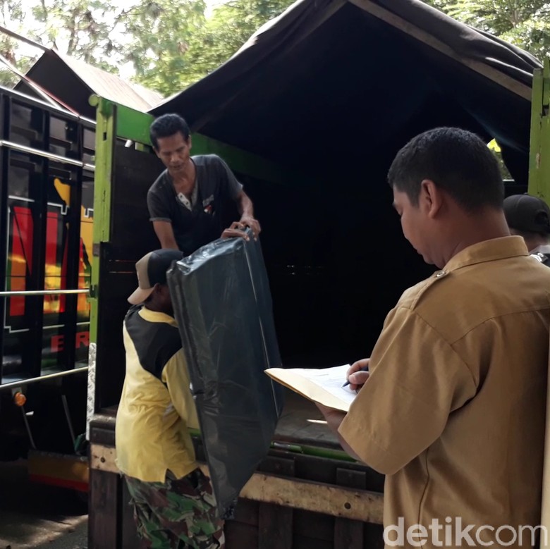 Logistik Pemilu di Brebes Mulai Didistribusikan Logistik Pemilu di Brebes Mulai Didistribusikan