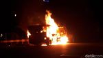 Foto: Bus TransJakarta Terbakar di Dekat Pasar Baru