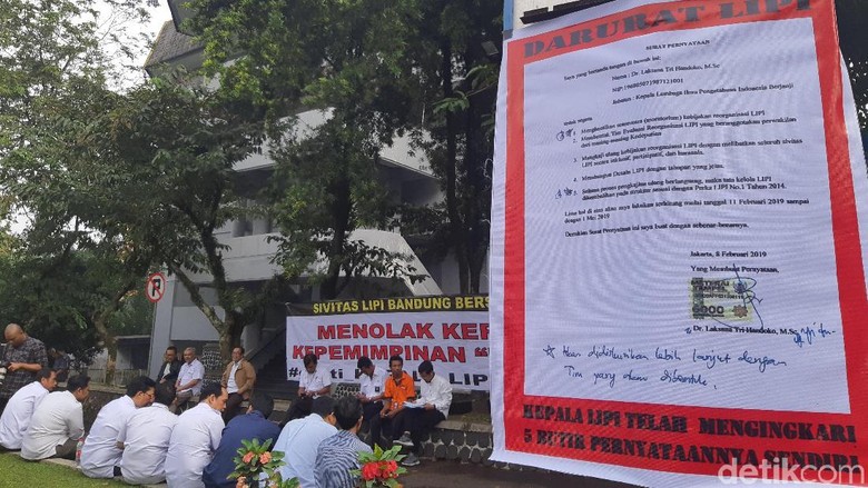 Kontroversi Reorganisasi, Pegawai Desak Kepala LIPI Mundur Kontroversi Reorganisasi, Pegawai Desak Kepala LIPI Mundur