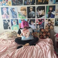 You dont look like Jimin at all, komentar netizen di Instagramnya @londonoli. I Hope jimin will never see, tulis netizen lainnya. Foto: Instagram (@londonoli)