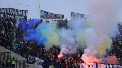 Warna-warni Flare dan Smoke Bomb di Jalak Harupat