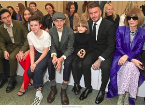 Dukungan Keluarga untuk Victoria Beckham di London Fashion Week