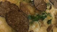  Menu mewah yang satu ini ia santap di Moscow. Menu tersebut bertabur jamur black truffle. Foto: Instagram alexa_key