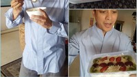 Makan salad buah yang dingin segar, bisa jadi alternatif pilihan hidangan penutup sehat. Seperti yang dipilih Tommy. Foto: Instagram @tomtjok