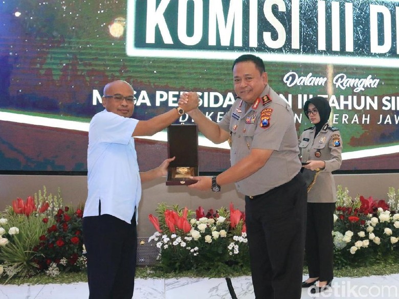 DPR RI Soroti 7.000 Kasus Belum Rampung di Polda Jatim DPR RI Soroti 7.000 Kasus Belum Rampung di Polda Jatim