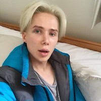 Namun penampilan Oli sering kali dihujat netizen. Banyak netizen berkomentar bahwa apapun yang telah dilakukan Oli tidak akan membuatnya mirip dengan Jimin. Foto: Instagram (@londonoli)