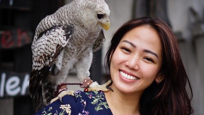 Foto: Gaya Traveling Anisha Dasuki, Moderator Debat Capres 2019