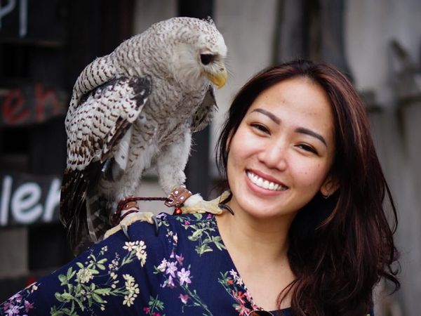 Foto: Gaya Traveling Anisha Dasuki, Moderator Debat Capres 2019