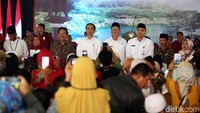 Presiden didampingi Menteri ATR/Kepala BPN Sofyan A. Djalil, Kepala Staf Kepresidenan Moeldoko, Gubernur Banten Wahidin Halim, dan Bupati Tangerang A. Zaki Iskandar. 