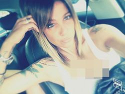 Hot Mom! Ibu Pesepakbola Muda Italia Ini Eksis Banget di Medsos