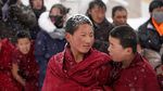 Melihat Lebih Dekat Festival Menjemur Buddha di Tibet
