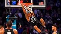 Di akhir kuarter, tembakan tiga poin Bradley Beal dan sumbangan dua poin Ben Simmons membalikkan keadaan untuk tim LeBron. Mereka menutup kuarter dalam posisi unggul 132-131. Bob Donnan/Reuters.