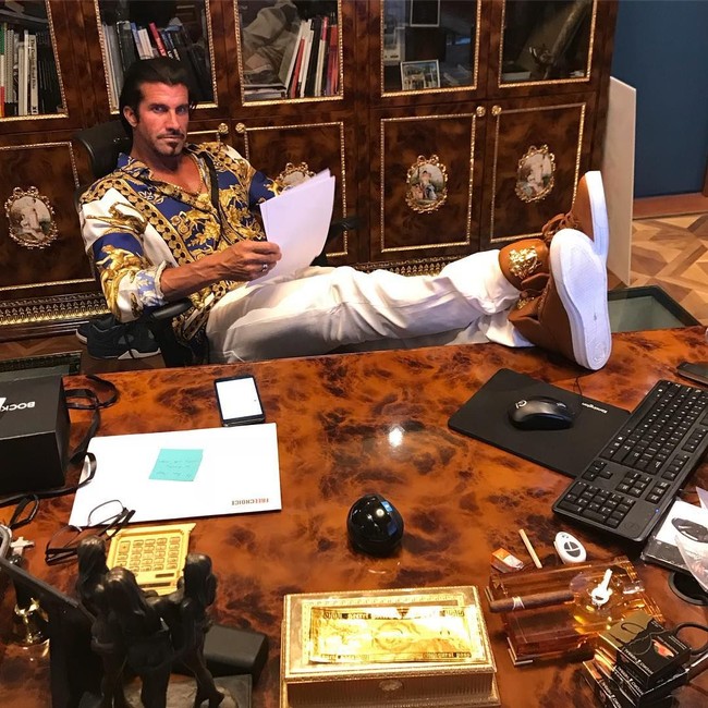 Dari pernikahan dengan Taesha, Travers diketahui memiliki dua anak. Dan sebelumnya dia bercerai dari wanita bernama Ninibeth Beatriz Jiminez Leal yang merupakan pemenang Miss World pada 1991. Travers memiliki dua anak dari Leal, Valentino dan Lucciana yang sudah beranjak dewasa. Foto: Instagram @traversbeynonofficial