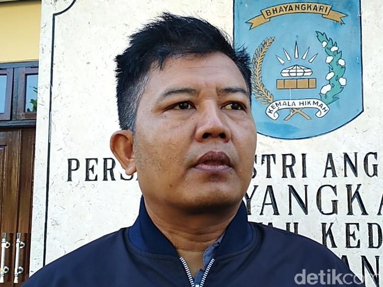 Diperiksa Psikiater, Pembunuh Istri dan Anak Dibawa ke RS Bhayangkara Diperiksa Psikiater, Pembunuh Istri dan Anak Dibawa ke RS Bhayangkara