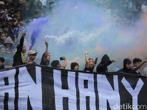 Bobotoh Unjuk Sikap Politik di Stadion, Bomber: Fokus Dukung Persib