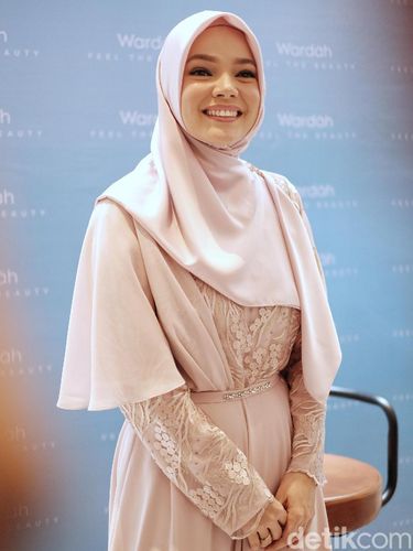 Ingin Berhijrah di 2019? Ini Langkah Pertamanya Menurut Dewi Sandra