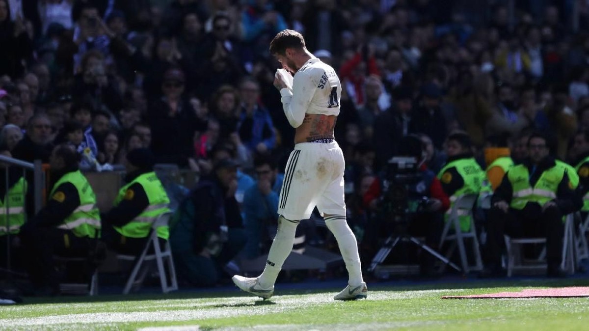 Sergio Ramos terancam absen saat Real Madrid menjamu Barcelona di Liga Spanyol (REUTERS/Susana Vera)