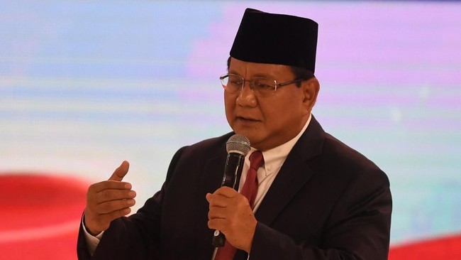 Luhut Kritik Keras yang Janji Turunkan Harga Telur dalam 100 Hari