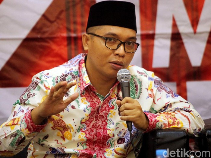 Anggota MPR RI dari Fraksi PPP, Achmad Baidowi, menjadi pembicara dalam Diskusi Empat Pilar MPR RI dengan Tema Potensi Golput di Pemilu 2019 di Media Center MPR/DPR RI, Jakarta, Senin (18/2/2019).