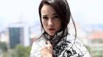 Julie Estelle, Sang Pemberontak dan Pembela HAM di Foxtrot Six
