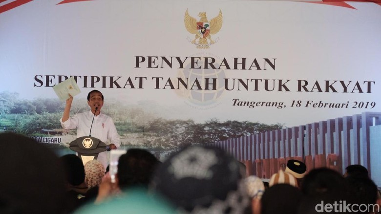 Jokowi: Tunjukkan Ulama Mana yang Dikriminalisasi, Saya Urus! Jokowi: Tunjukkan Ulama Mana yang Dikriminalisasi, Saya Urus!