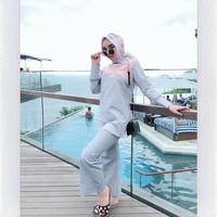 Setelah bercerai, gaya hijab Salmafina berubah. Ia memakai hijab yang lebih pendek dan tak lagi memakai gamis. Foto: Instagram/salmafinasunan