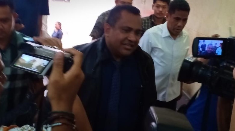 Sekda Papua Ditetapkan Sebagai Tersangka Penganiayaan Penyelidik KPK Sekda Papua Ditetapkan Sebagai Tersangka Penganiayaan Penyelidik KPK