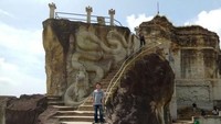 Tebing Breksi dulunya adalah area pertambangan di Sleman, DIY. Traveler bisa menikmati pemandangan Kota Yogyakarta, Gunung Merapi, Candi Prambanan dan Candi Ratu Boko (Daniel Hermawan/dTraveler)