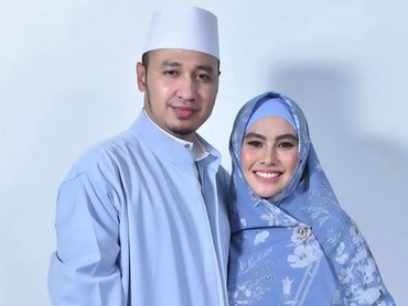 7 Momen Kehangatan Cinta Kartika Putri dan Suami