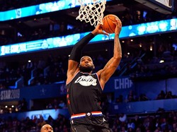 Dengan total pemasukan mencapai 80 juta euro (Rp 1,242 triliun), LeBron James menduduki posisi delapan. James menjadi pebasket dengan jumlah pemasukan paling besar. (Reuters)