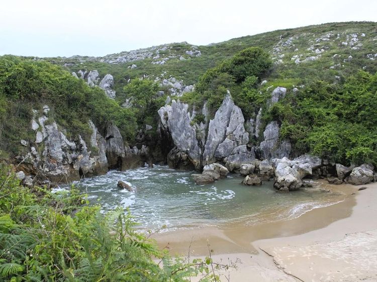 Pantai Aneh Tanpa Pemandangan Laut