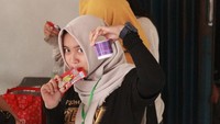 Sebelum eksis menjadi penyanyi, Lebby hobinya ngemil. Sekarang ia sudah sibuk promo single terbarunya yang berjudul Uwik-Uwik Cinta. Foto: instagram @lebbywilayati