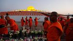 Ratusan Biksu Penuhi Kuil di Thailand Peringati Hari Makha Bucha