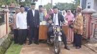 Pernikahan Cicih Jayanti (20) dengan Muhammad Rohman (23) terjadi pada Rabu 30 Januari 2019 lalu. Prosesi ijab kabul dilaksanakan di Musala Al-Amiriyah, Desa Mataram Baru, Kecamatan Mataram Baru, Lampung Timur.  Pernikahan Cicih Jayanti (20) dengan Muhammad Rohman (23) terjadi pada Rabu 30 Januari 2019 lalu. Prosesi ijab kabul dilaksanakan di Musala Al-Amiriyah, Desa Mataram Baru, Kecamatan Mataram Baru, Lampung Timur.