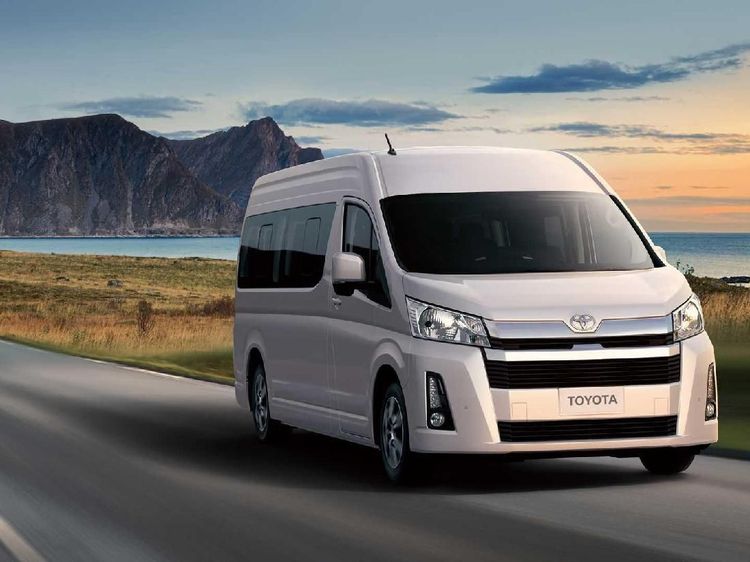 Penampakan Mobil Travel Toyota Hiace yang Tak Pesek Lagi